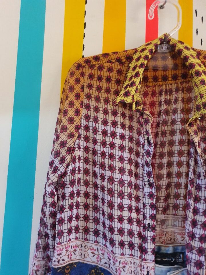 camisa estampa boho manga longa com fecho em botões